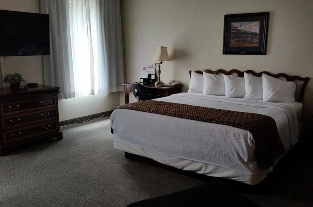 Gold Vault Inn Radcliff 외부 사진